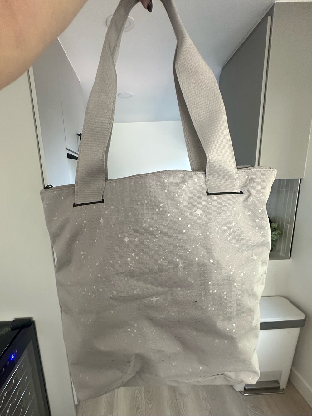Nike Women’s Light Gray Star-Print Tote - Picture 2 of 4
